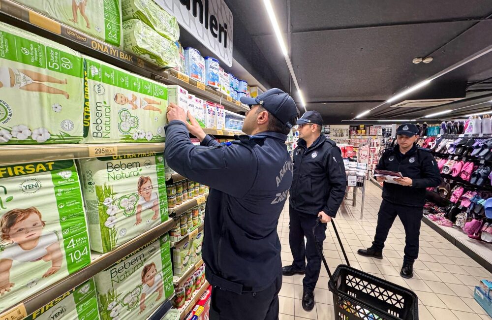 Arnavutköy’de işyerlerine yönelik denetimlerde ruhsat, hijyen ve fiyat etiketi kontrolleri