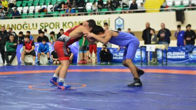 İller Arası Minikler Serbest Güreş Turnuvası’nda 245 puan toplayarak Bursa