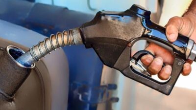 Motorinin litre satış fiyatına 89 kuruş indirim geldi. Zamlı fiyatlar