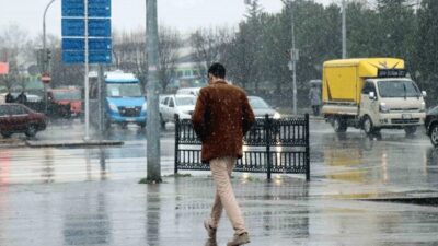 Ve beklenen oldu. Kar yağışı, mega kent İstanbul'da etkili olmaya