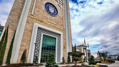 Bursa Büyükşehir Belediyesi, dolandıcılara karşı vatandaşların dikkatli olunmasını istedi.