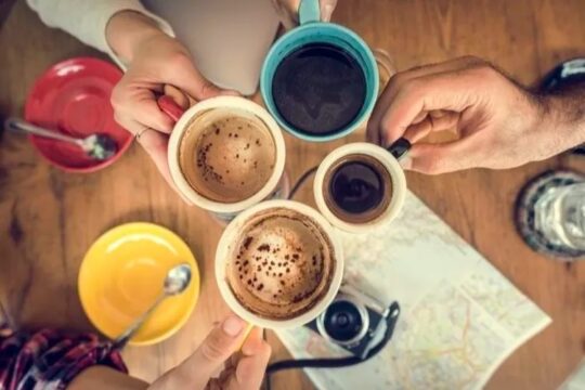 Kahve güne başlamak için kulağa iyi bir fikir olarak geliyor.