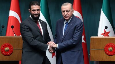 Ahmed Şara'nın Türkiye desteğiyle Suriye'de yaptığı devrimi inceleyen İsrail basını,