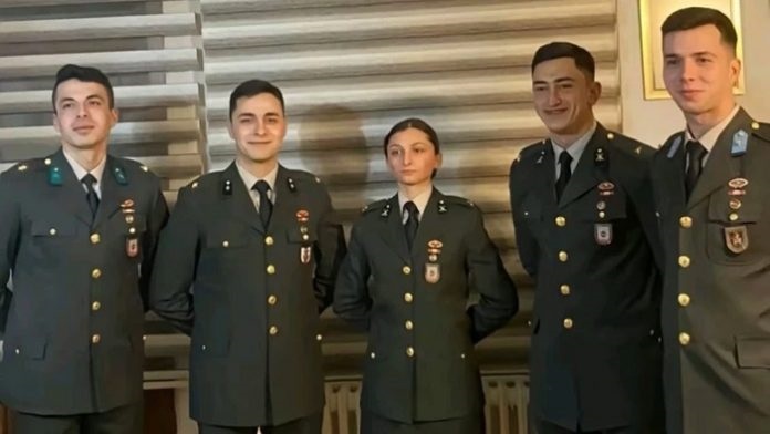 Cumhurbaşkanı Erdoğan'ın katıldığı törende korsan yemin metni okuyarak kılıç kaldıran