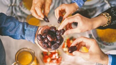 Ramazan’ın rahmet ve bereket iklimine kavuşan İslam alemi, ilk iftarını