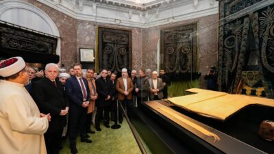 Fatih'te bulunan ve Hz. Muhammed'in vasiyetiyle Veysel Karani Hazretlerine hediye