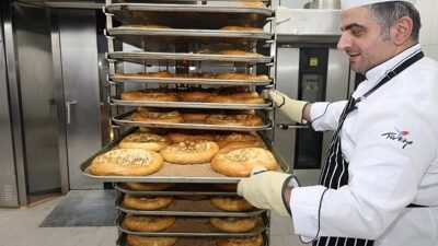 Ramazan ayının bereketi, Kocaeli’de Hızır 41-Afet Mutfağı’nda Ramazan pidesi üretimiyle