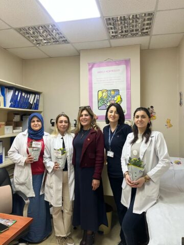 Kartal Belediyesi yöneticileri, 14 Mart Tıp Bayramı dolayısıyla ilçedeki aile