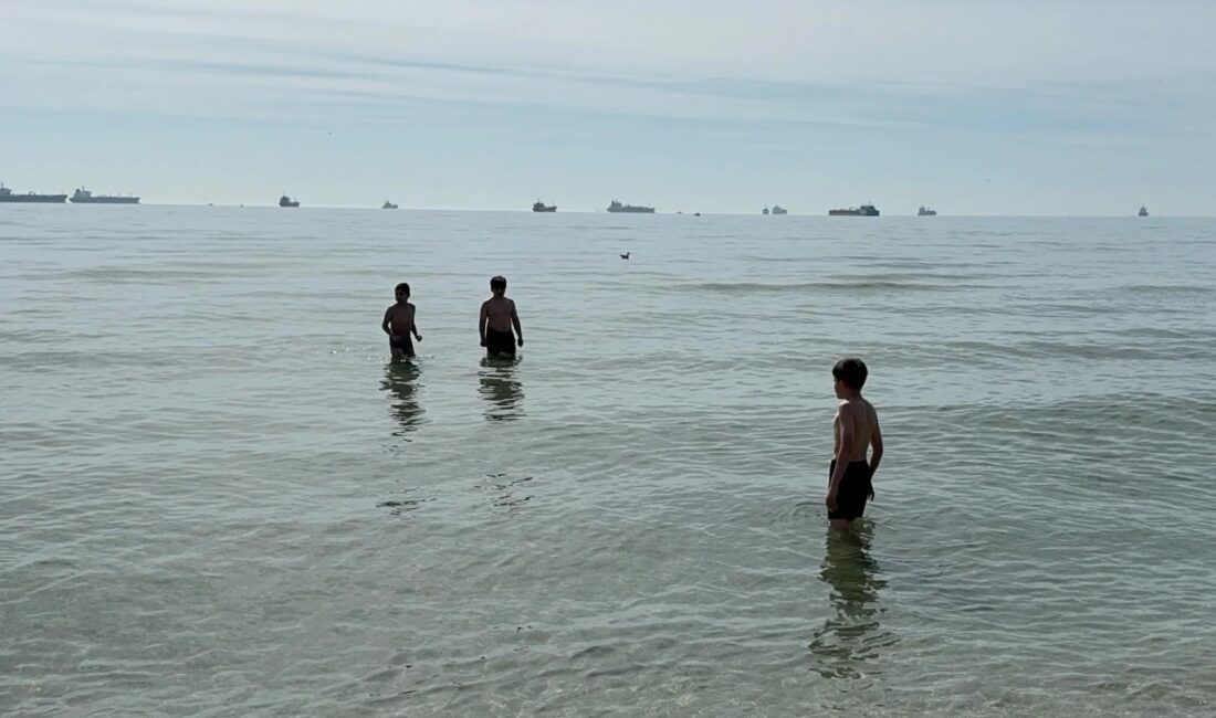 İstanbul'da hava sıcaklığının 20 derecenin üzerine çıkmasıyla birlikte birçok kişi