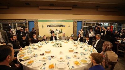 Büyükşehir öncülüğünde organize edilen programda Kocaeli protokolü yetim çocuklarla iftar