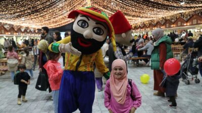 Başakşehir Belediyesinin, Başakşehir Kent Meydanı’na kurduğu Ramazan Etkinlikleri Alanı büyük