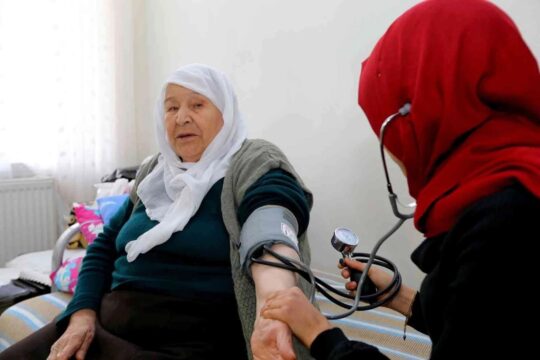 Sağlık Bakanlığı, kronik hastalığı olan ve sürekli ilaç kullanan hastaların