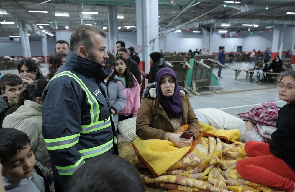İstanbul’da meydana gelen depremin ardından harekete geçen Arnavutköy Belediyesi, barınmadan