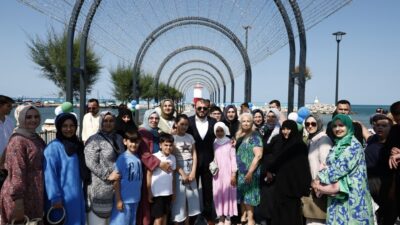 Arnavutköy Belediyesi’nin vizyon projelerinden Karaburun Meydanı, düzenlenen törenle hizmete açıldı.