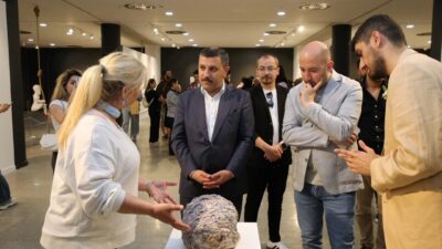 Küçükçekmece Belediyesi Güzel Sanatlar Akademisi öğrencilerinin eserlerinin yer aldığı ‘Zıtlık’