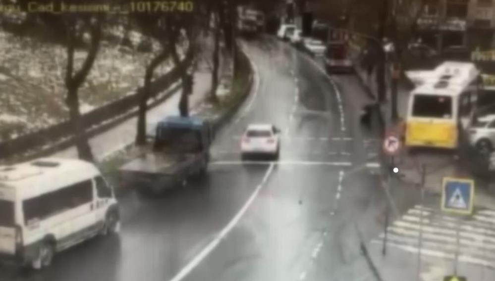 Esenler'de gaz pedalı takılı kaldığı iddia edilen ve içinde yolcuların