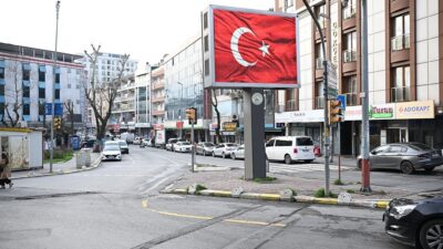 Türk bayrağına yönelik yapılan çirkin saldırının ardından Gaziosmanpaşa Belediyesi, ilçedeki