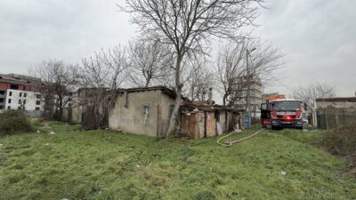 
- Arnavutköy'de yaşlı adamın yaşadığı gecekondu alev alev yandı