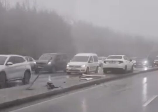 (İHA) - İstanbul'da dün etkili olan yağışlı havanın etkisiyle sürücüsünün